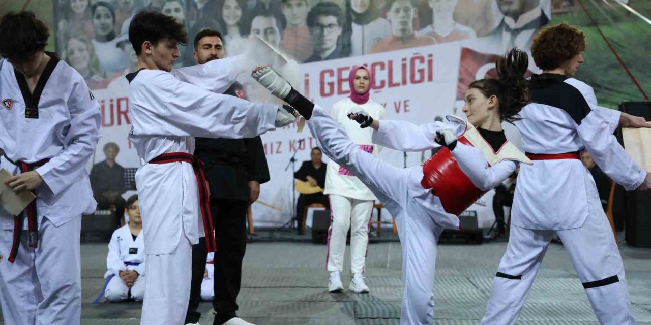 Rize’de 19 Mayıs Atatürk’ü Anma Gençlik Ve Spor Bayramı Kutlandı