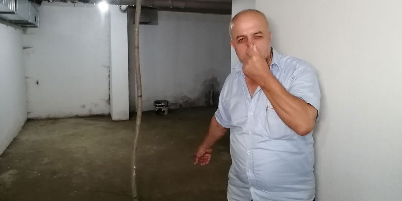 Rize'de menfez tıkanınca sığınağa dolan lağım suyu apartman sakinlerinin kabusu oldu