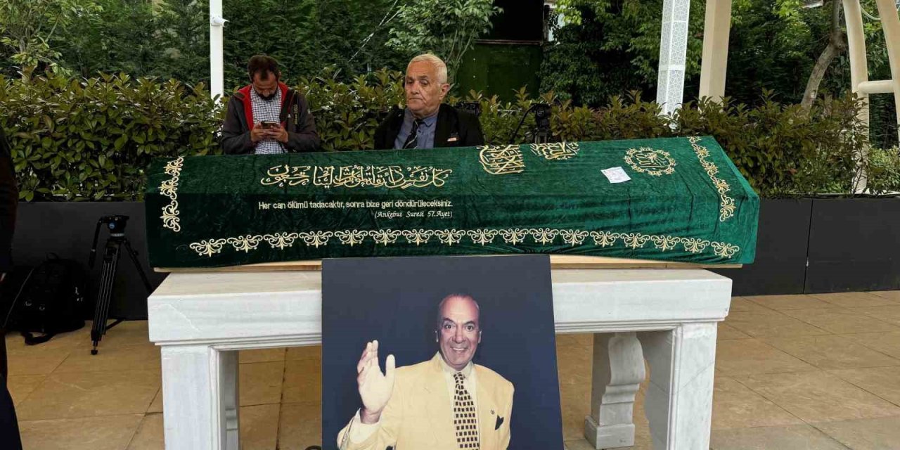 Ünlü Sunucu Erkan Yolaç, Son Yolculuğuna Uğurlandı