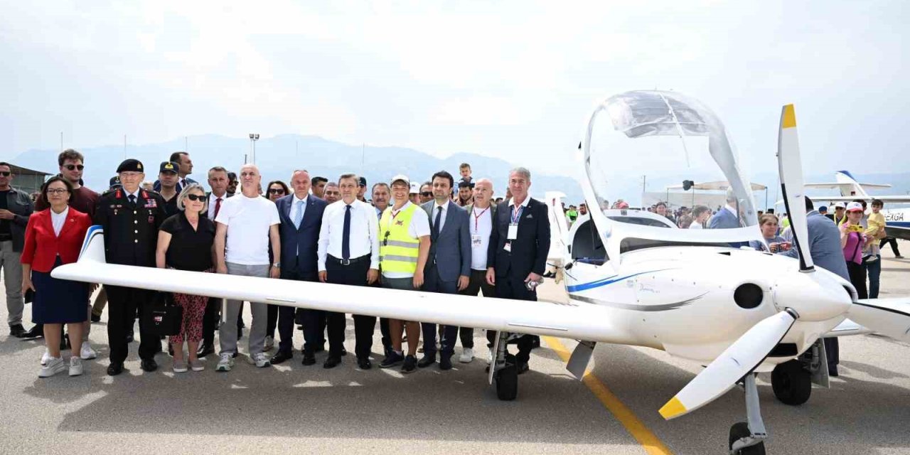 Antalya’da 19 Mayıs Coşkusu Havada, Karada Ve Denizde Yaşandı