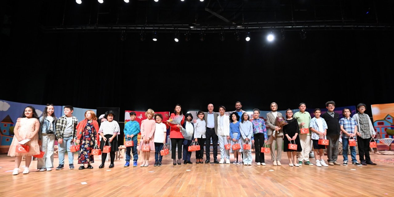 Selçuklu Sanat Akademisi Öğrencileri "Paldır Güldür Şov" İsimli Tiyatro Gösterisi Sahneledi