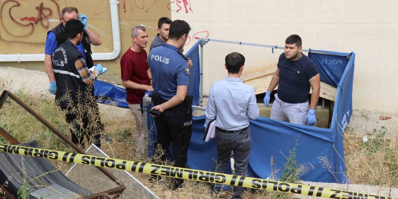 14 Katlı Binanın 8. Katından Düşen Minik Umut Yaşamını Yitirdi