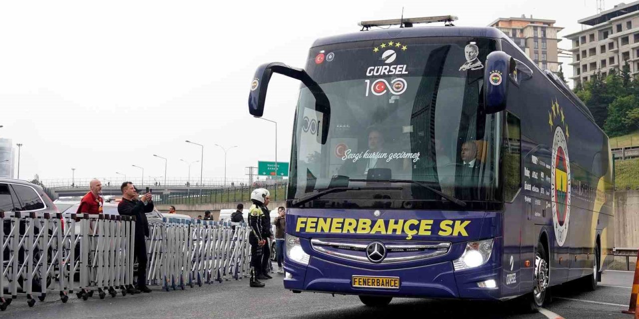 Fenerbahçe Takım Otobüsü Stada Geldi