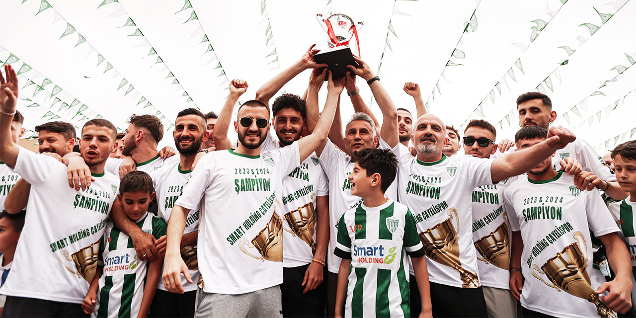 Çayelispor 3. Lig Kupasını Kaldırdı