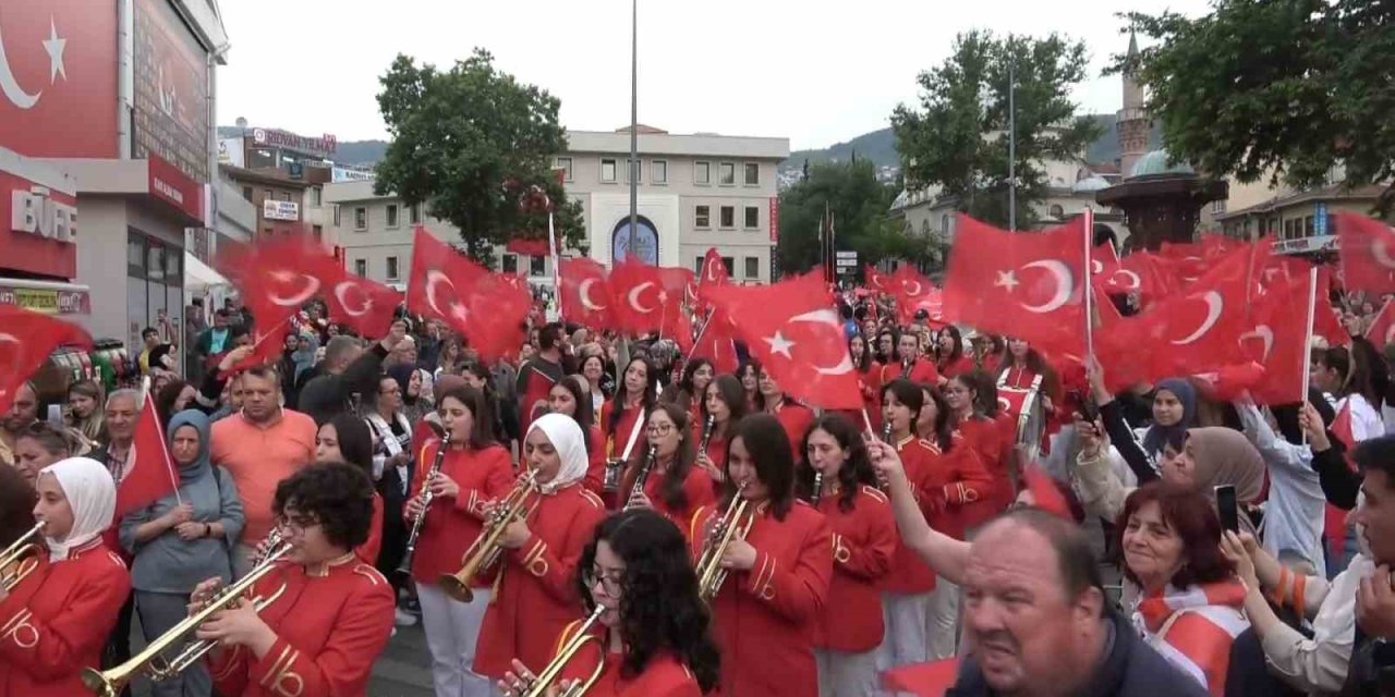 1. Osmangazi Gençlik Yürüyüşü Haluk Levent’in Katılımıyla Gerçekleştirildi