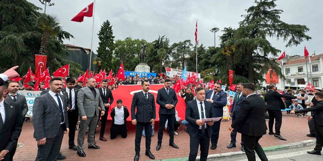 Bursa Ülkü Ocaklarından 19 Mayıs Yürüyüşü