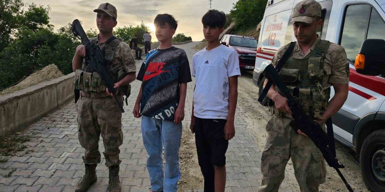 Diyarbakır’da Çalılıklarda Mahsur Kalan 2 Çocuk Kurtarıldı