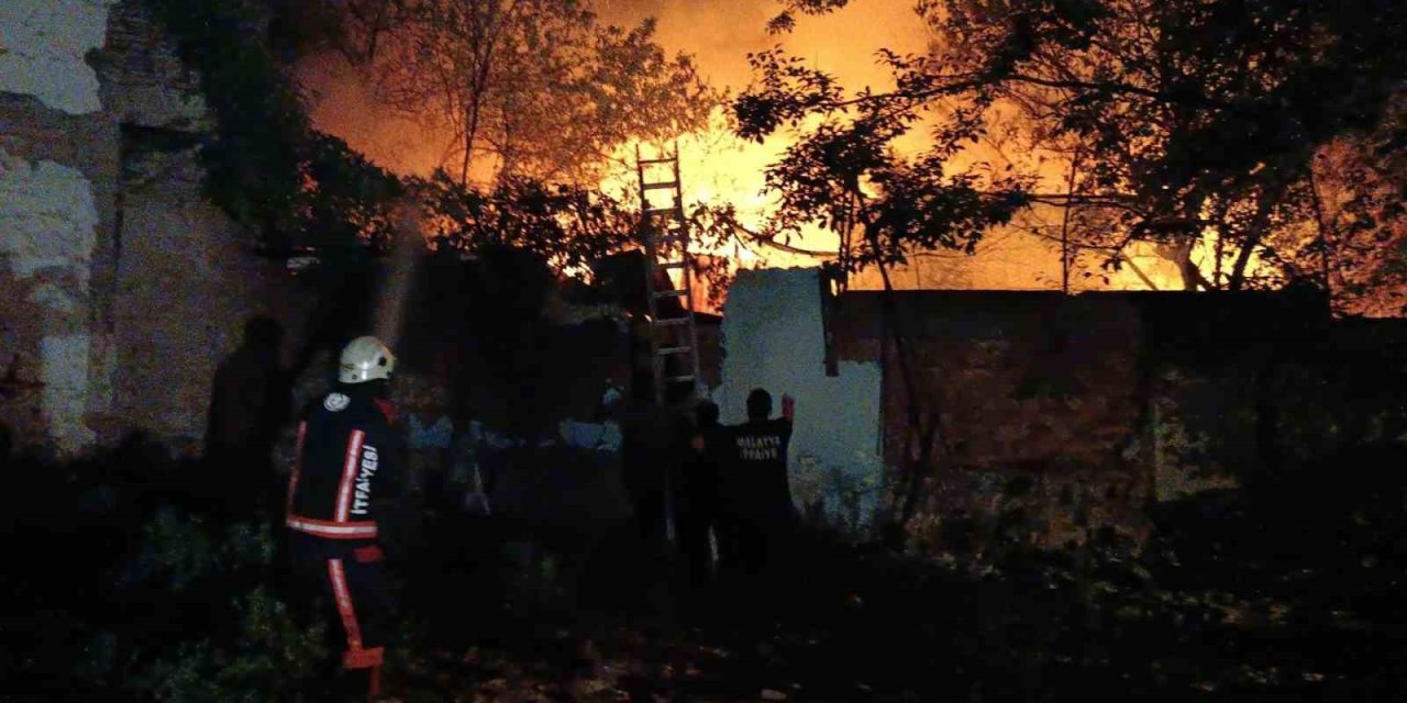 Metruk Evde Yangın Çıktı, Art Arda Patlamalar Yaşandı