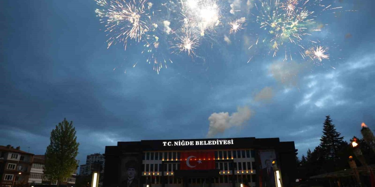 Niğde’de Fener Alayı Düzenlendi