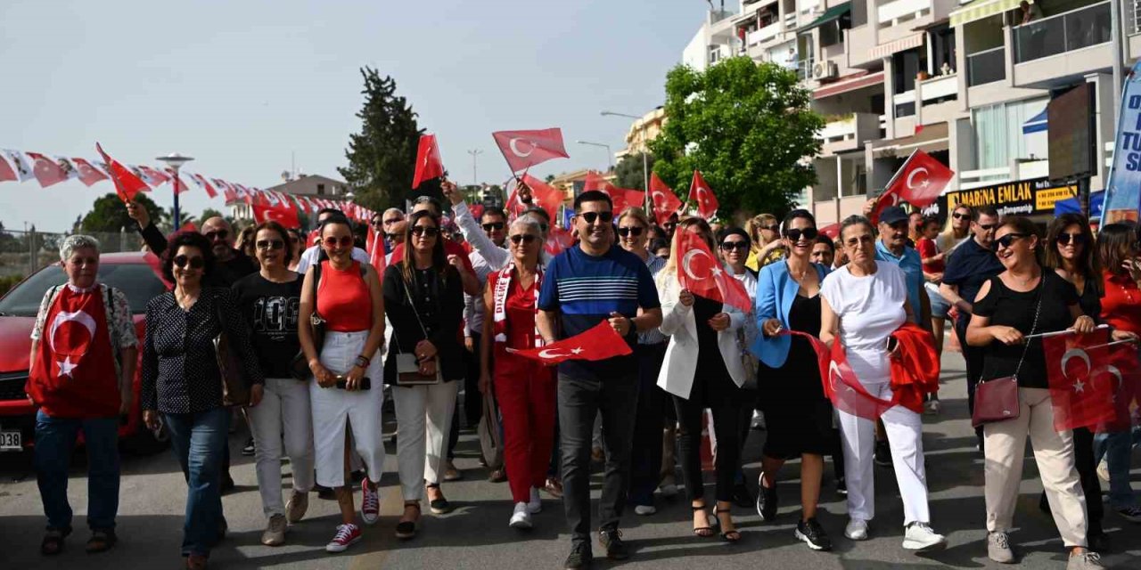 Kuşadası’nda Binler Ata’sı İçin Yürüdü