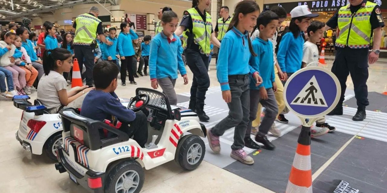 Minikler Hem Eğlendi Hem De Öğrendi