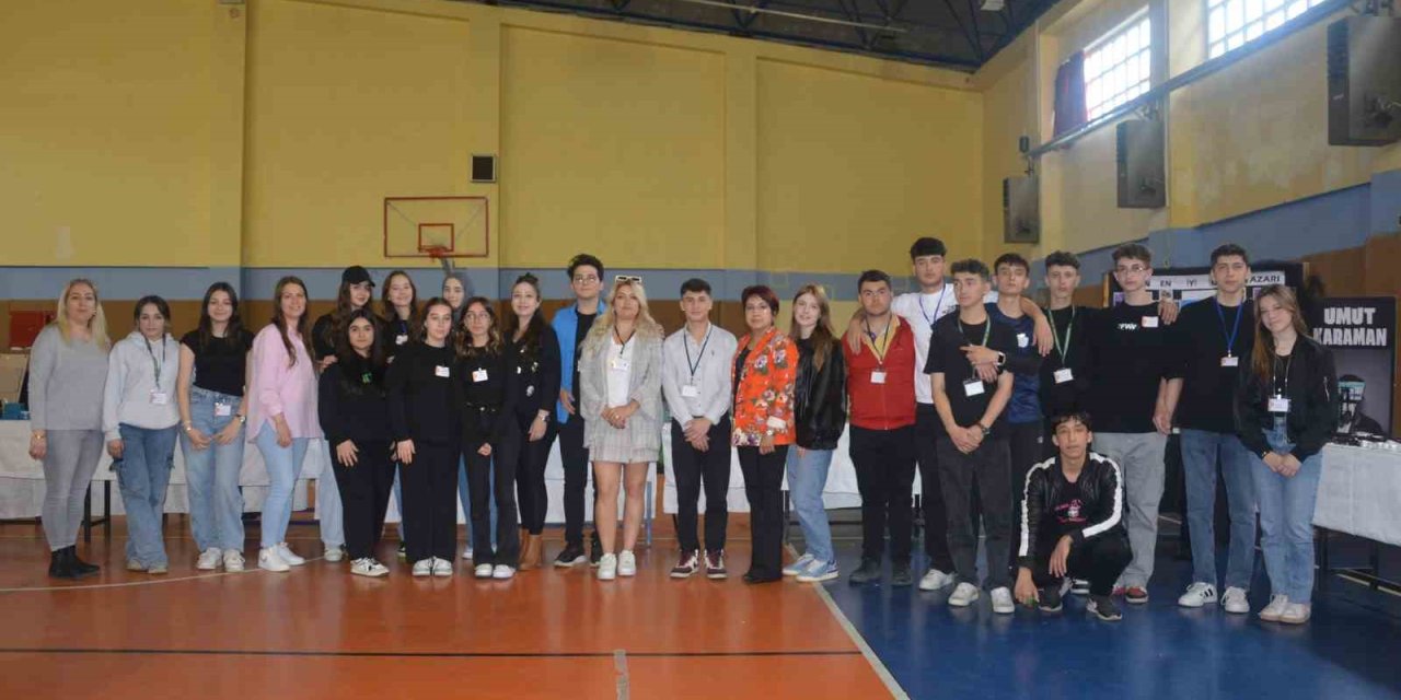 Bu Kez Hayır Çarşısını Okulları İçin Açtılar