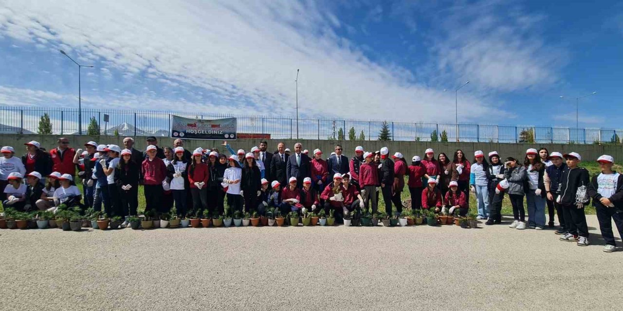 Cumhuriyet’in 100. Yılında 1923 Fidan Toprakla Buluşturuldu