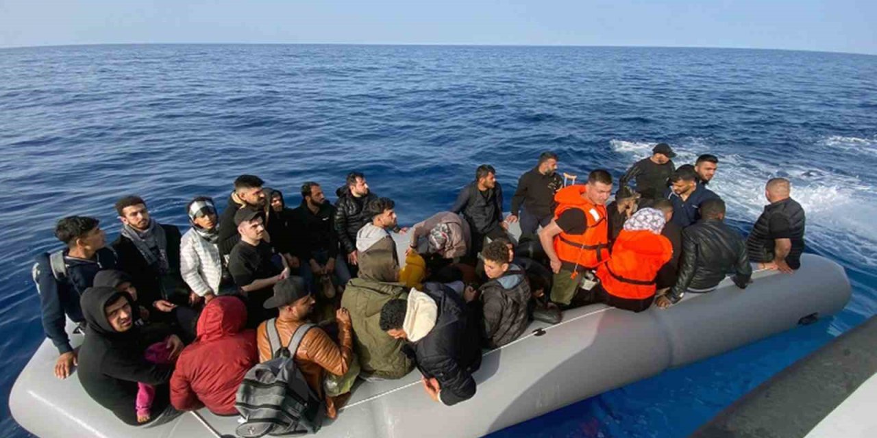 Yunanistan’ın Geri İttiği 33 Düzensiz Göçmen Kurtarıldı