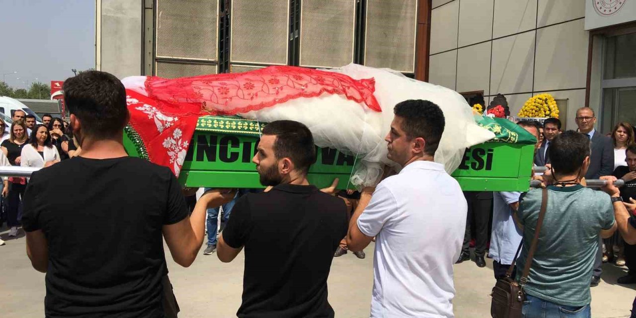 Tabutuna Gelinlik Örtülen Çelebi Son Yolculuğuna Uğurlandı