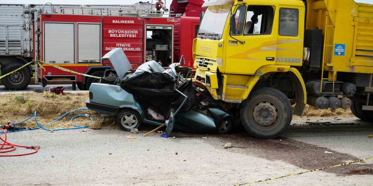 Balıkesir- İzmir Yolunda Trafik Kazası: 3 Ölü, 1 Yaralı