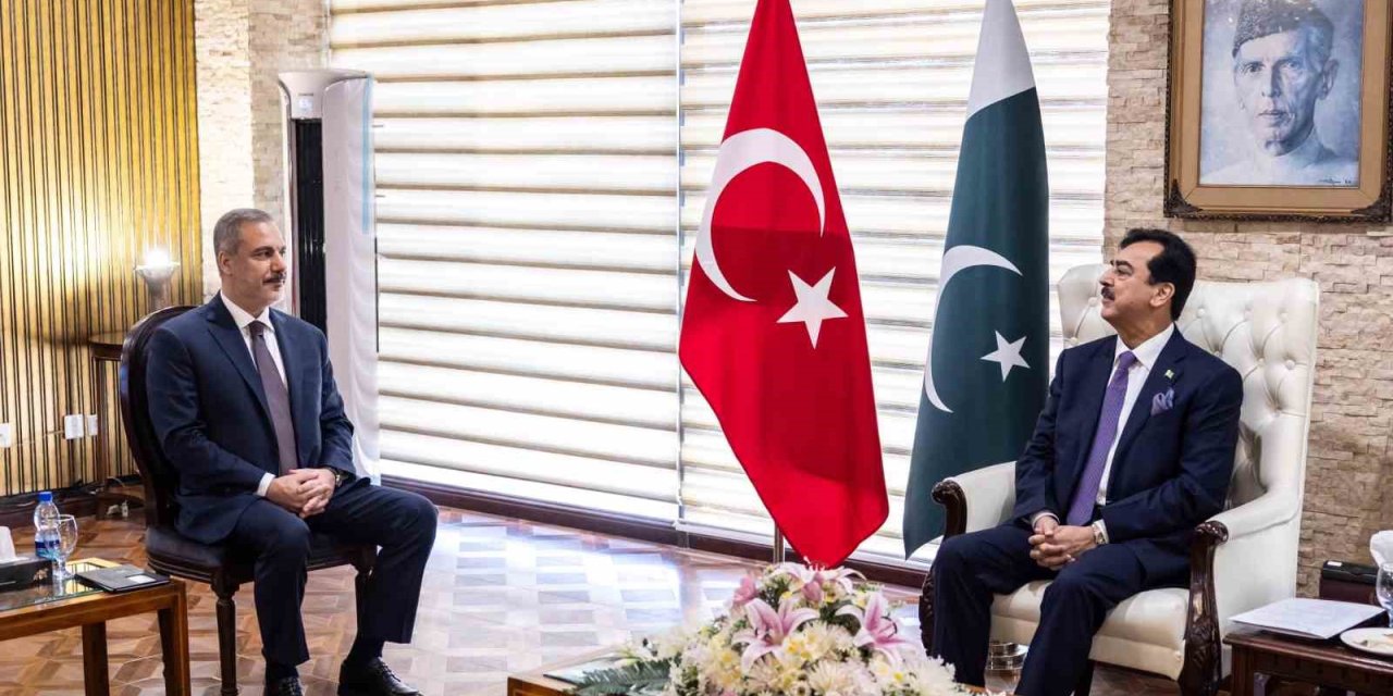 Dışişleri Bakanı Fidan, Pakistan Senato Başkanı Gilani İle Görüştü