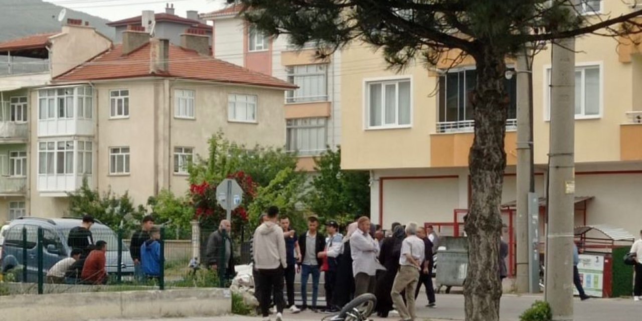 Hafif Ticari Araç İle Motosiklet Çarpıştı: 3 Yaralı