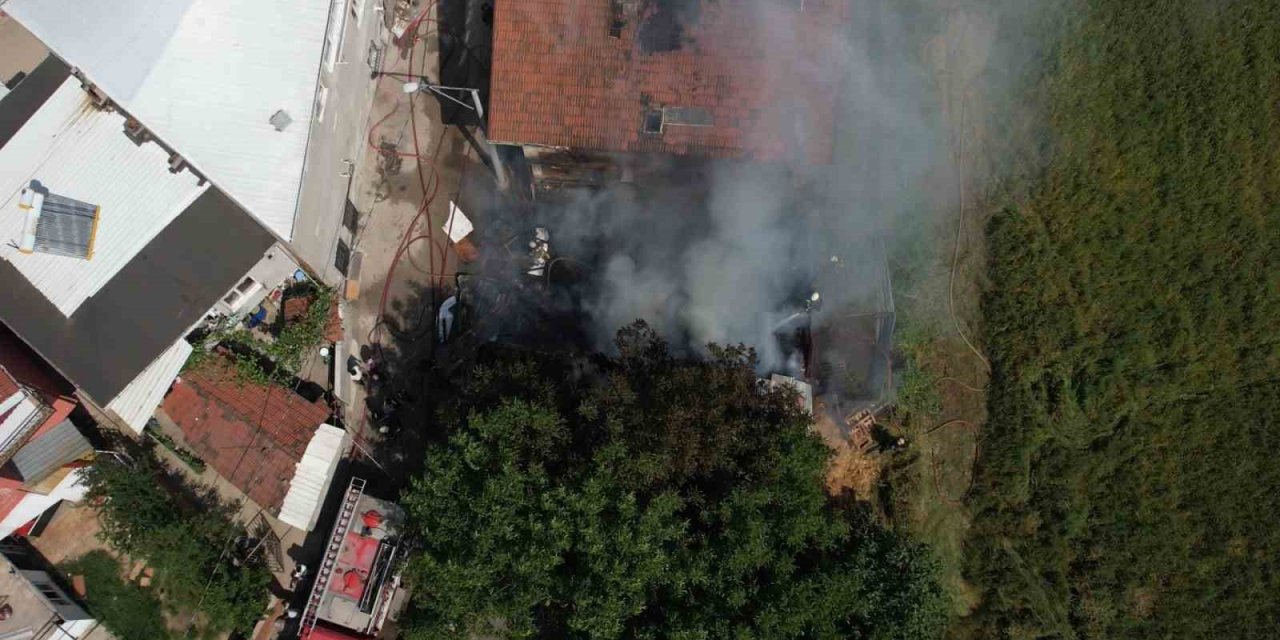 Bursa’da Bir Ahırda Çıkan Yangın Paniğe Sebep Oldu