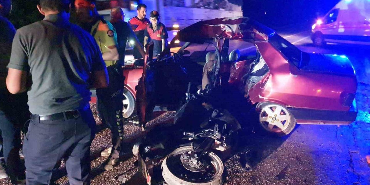 Motosiklet İle Otomobil Çarpıştı: 2 Yaralı