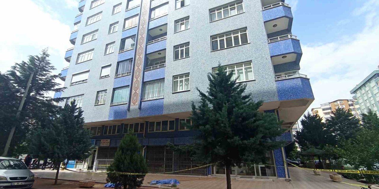 Dördüncü Kat Penceresinden Düşen Kadın Öldü