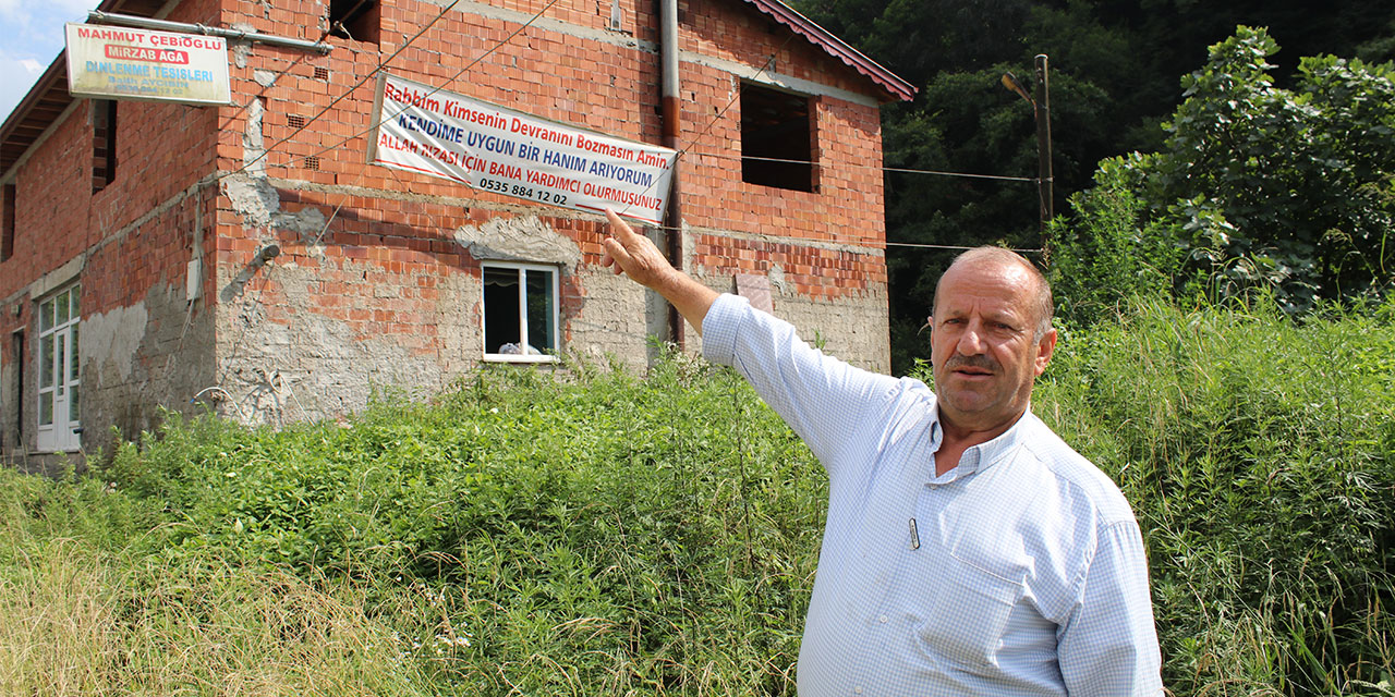 Rizeli'nin "Kendime uygun hanım arıyorum" pankartı hem şaşırtıyor hem güldürüyor