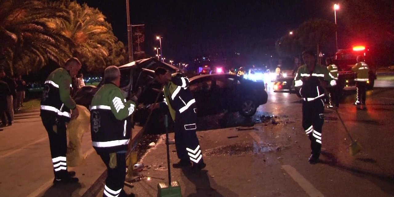 Kartal’da Aşırı Hız Yapan Sürücü Park Halindeki Araçlara Çarptı: 1 Yaralı