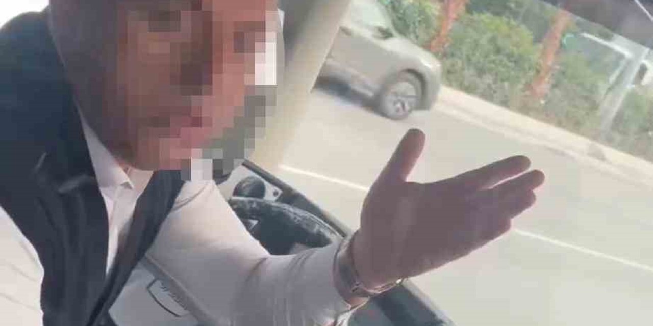 İstanbul’da Otobüste “Neden Arka Kapıdan Bindin” Tartışması Kamerada: “Arkadan Alanlar Özürlü O Zaman”