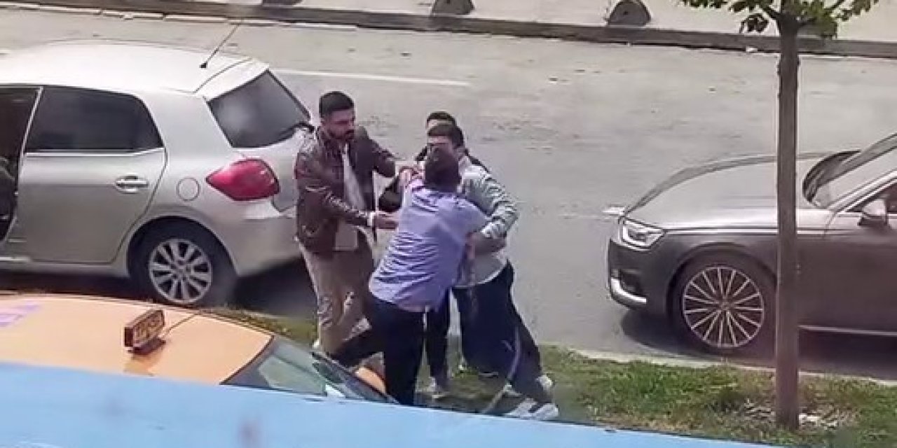 Arnavutköy’de Sürücülerin Trafikte Kavga Anları Kamerada