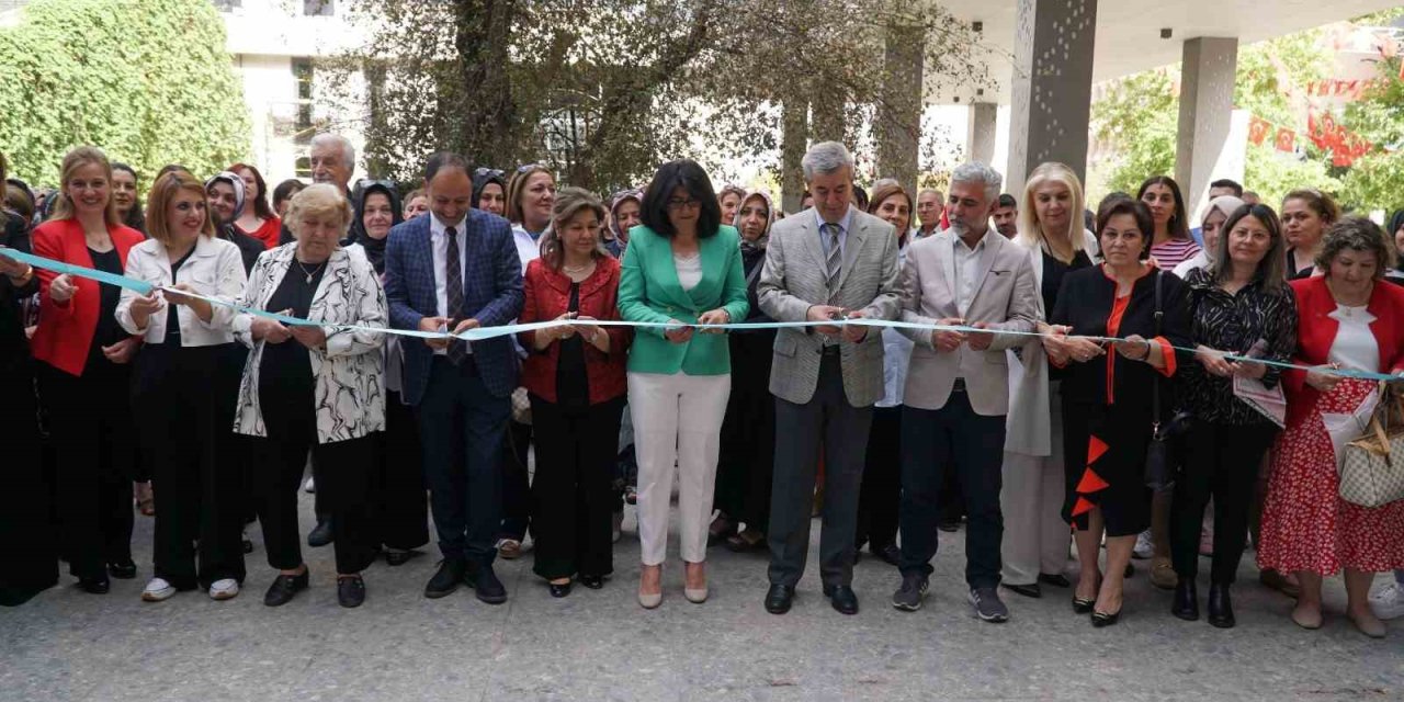 Kadınlardan, Hayata Renk Katan Sergi