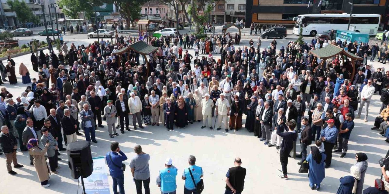 Derince’de Hacı Adayları Dualarla Uğurlandı