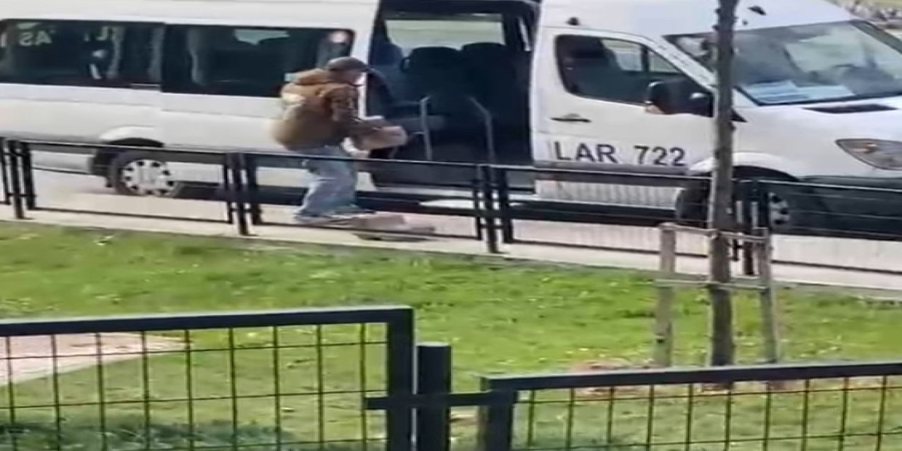 Sultangazi’de Servis Aracı İle Parktaki Şev Taşlarını Böyle Çaldı