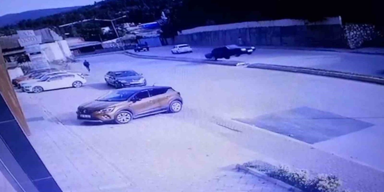 Tokat’ta Virajı Alamayan Araç Karşı Şeride Geçti: 2 Sürücü Yaralı