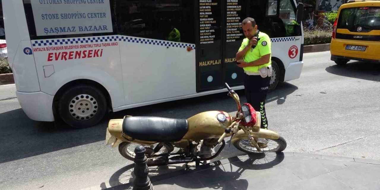 Trafik Polisinden Kaçamayınca Motosikleti Bırakıp Kayıplara Karıştılar