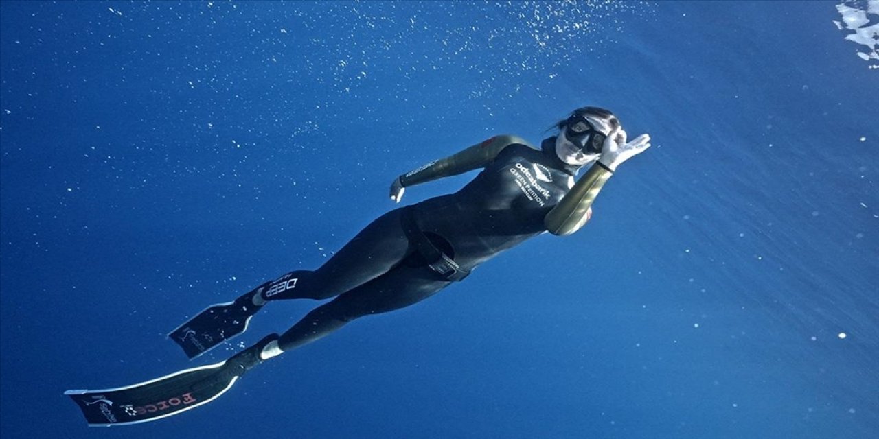 Milli sporcu Şahika Ercümen, 100 metrede Türkiye rekoru kırdı