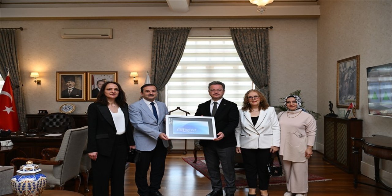 Manisa’da Yılın Hemşiresi Ve Ebesinden Vali Ünlü’ye Ziyaret