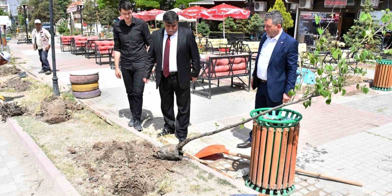 Emet Hükümet Meydanında Bakım Ve Onarım Çalışması