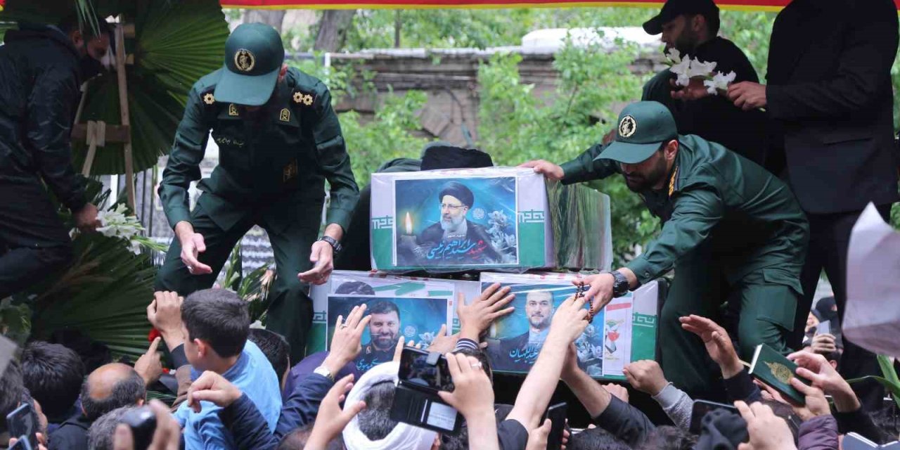 İran Halkı Cumhurbaşkanı Reisi’ye Veda Ediyor