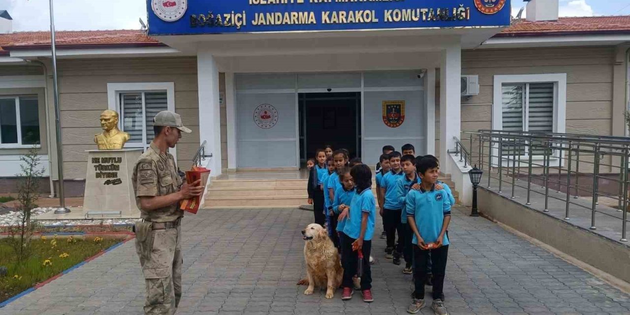 İlkokul Öğrencilerinden Jandarmaya Ziyaret