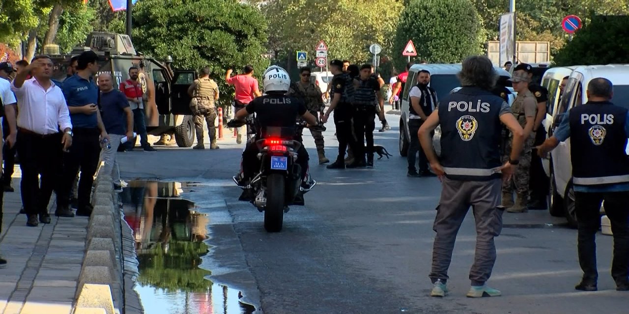 Büyükçekmece Adliyesi Önünde Polisin Dur İhtarına Uymayarak Kaçan Motosikletli İki Kişi Yakalandı