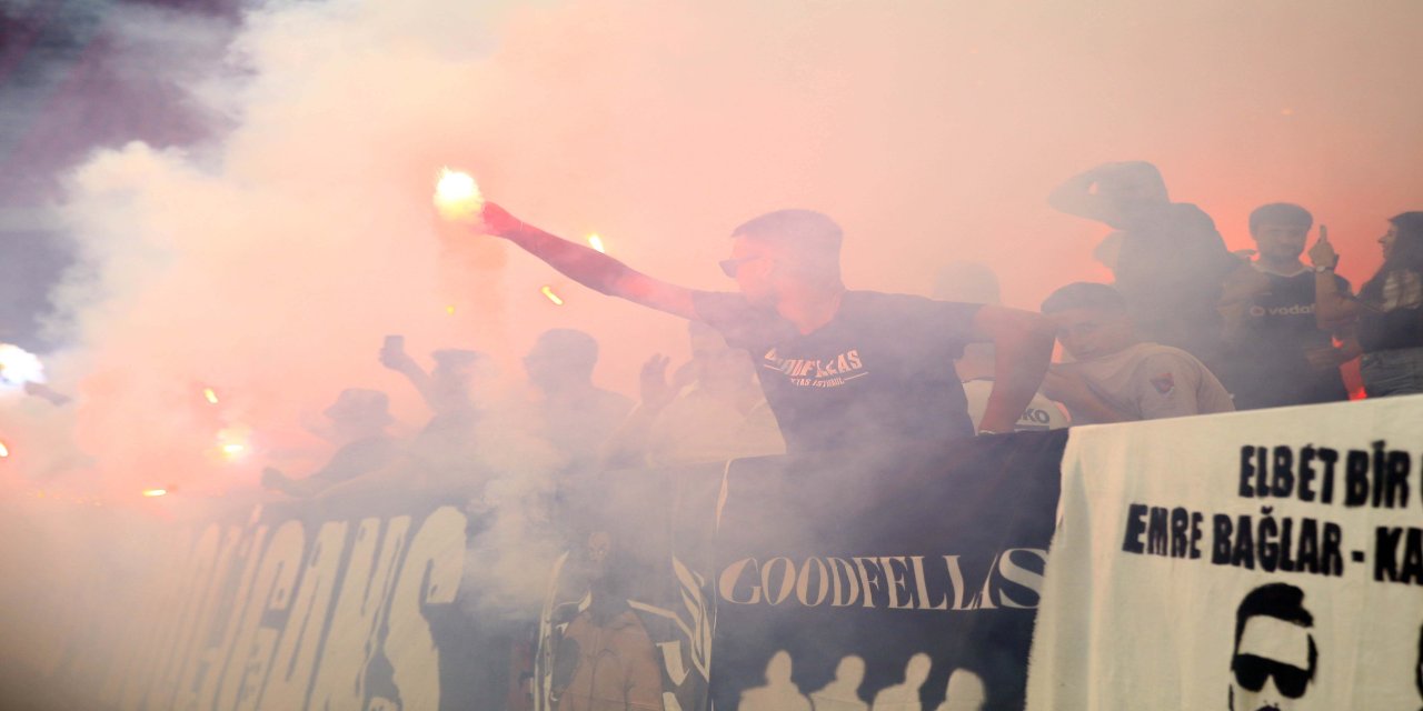 Kf Tirana - Beşiktaş Maçı Yaşanan Tribün Olayları Nedeniyle 15 Dakika Geç Başladı