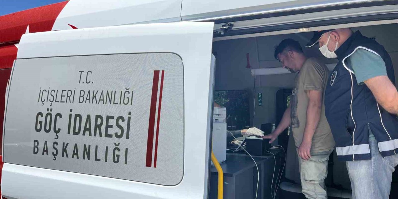 Eskişehir’deki Mobil Göç Noktası’nda Bin 577 Yabancının Kimlik Bilgileri Sorgulandı