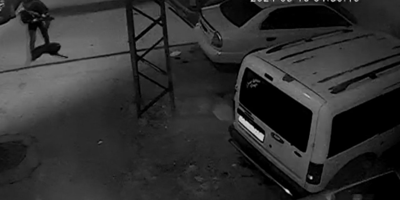 Park Halindeki Araç Önce Kundaklandı, Sonra Kurşun Yağmuruna Tutuldu