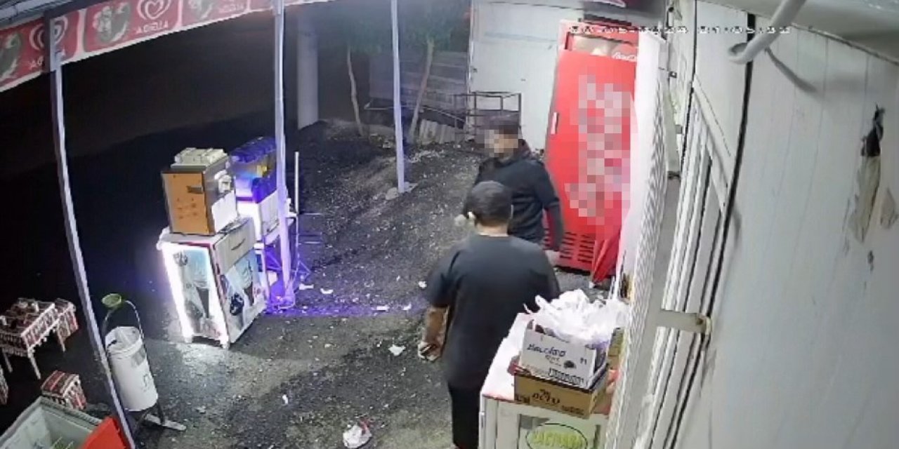 Mardin’de 2 Kişi Sokak Ortasında Bıçaklandı, Saldırı Anı Kameraya Yansıdı