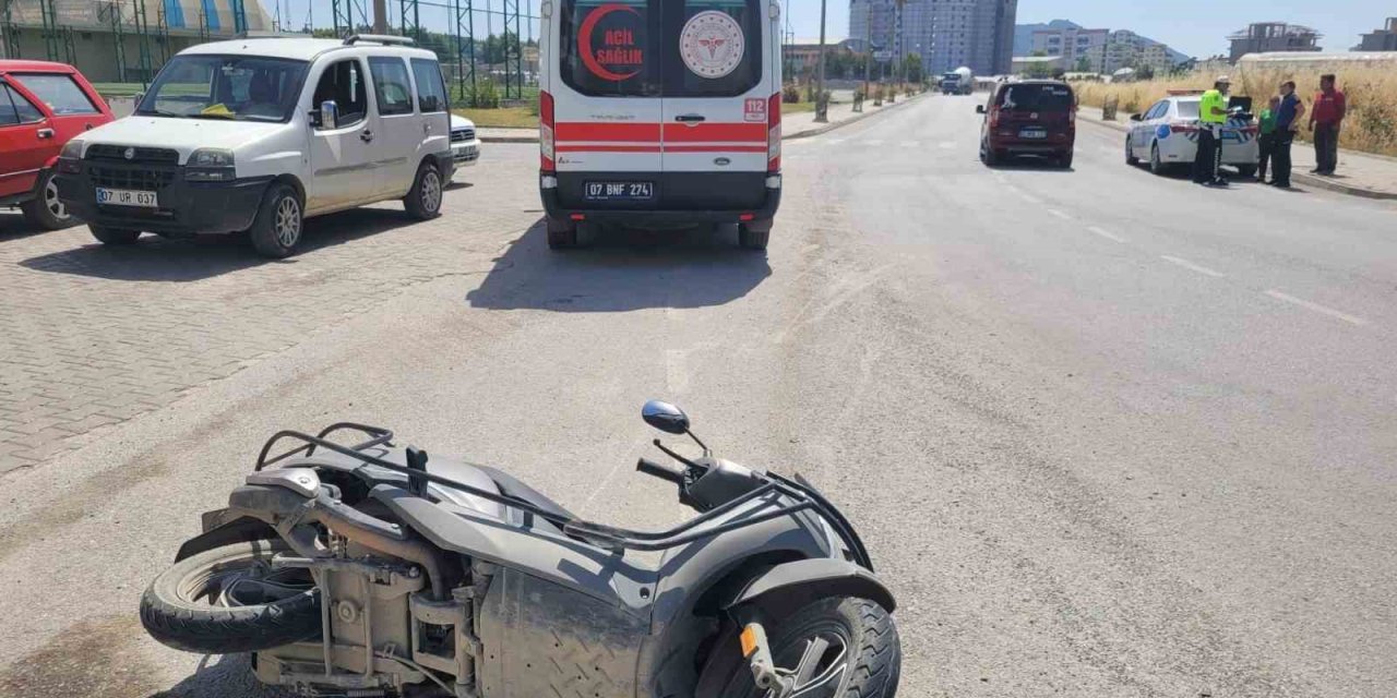 Otomobil İle Motosiklet Çarpıştı: 1 Yaralı