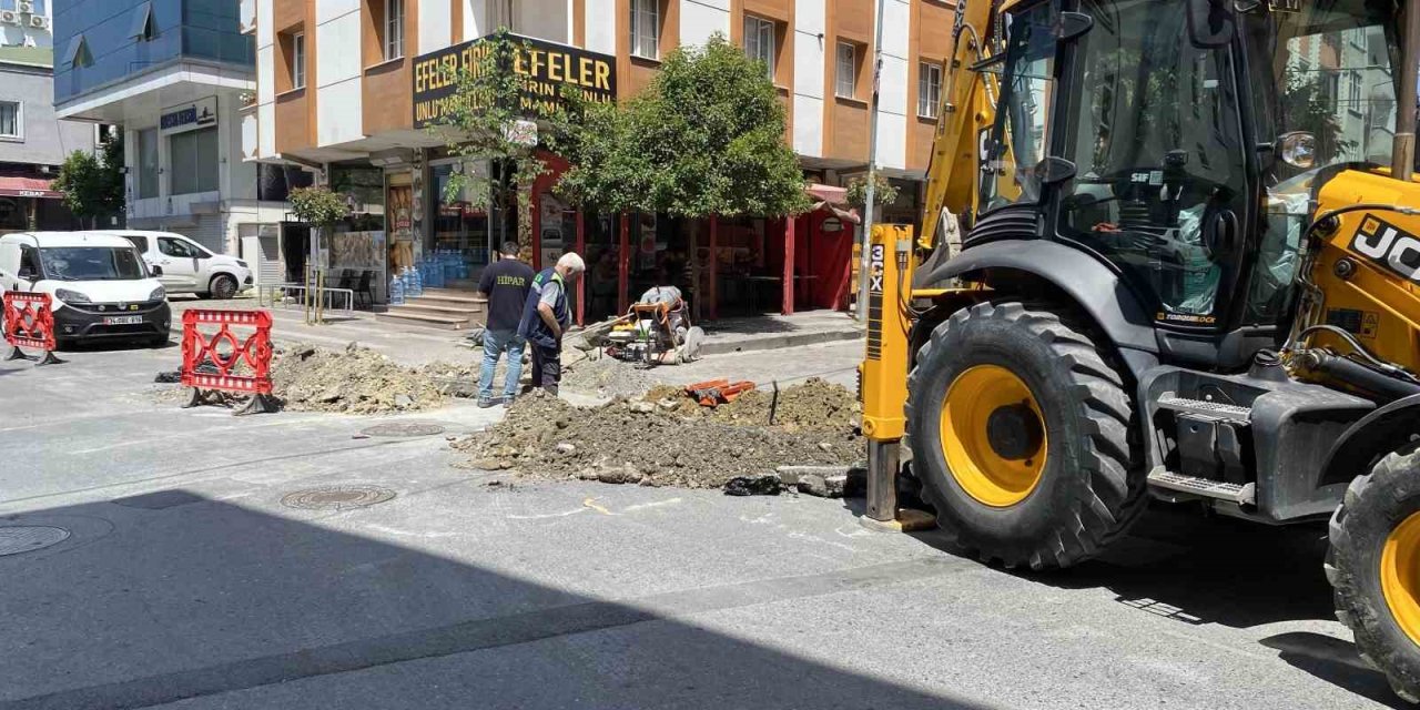 İstanbul’un Göbeğinde 20 Saattir Elektriksiz Kaldılar