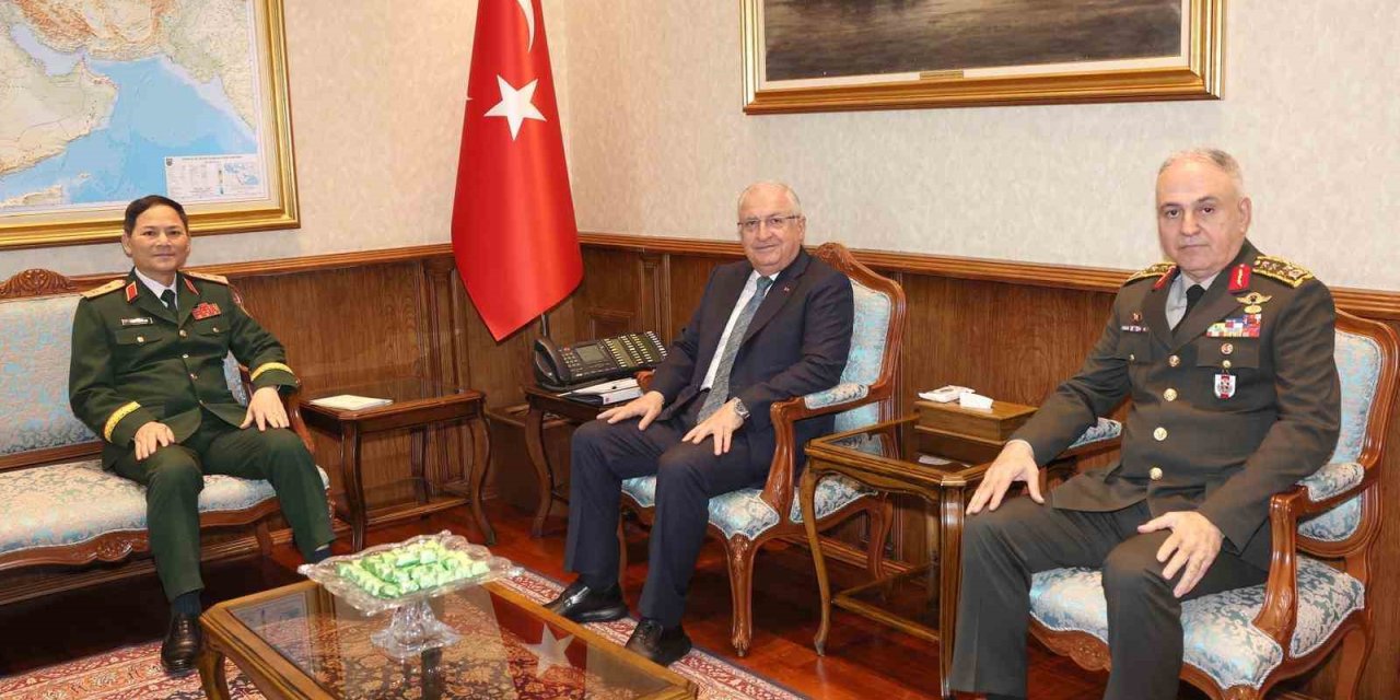 Milli Savunma Bakanı Güler, Vietnam Genelkurmay Başkan Yardımcısı Son’u Kabul Etti