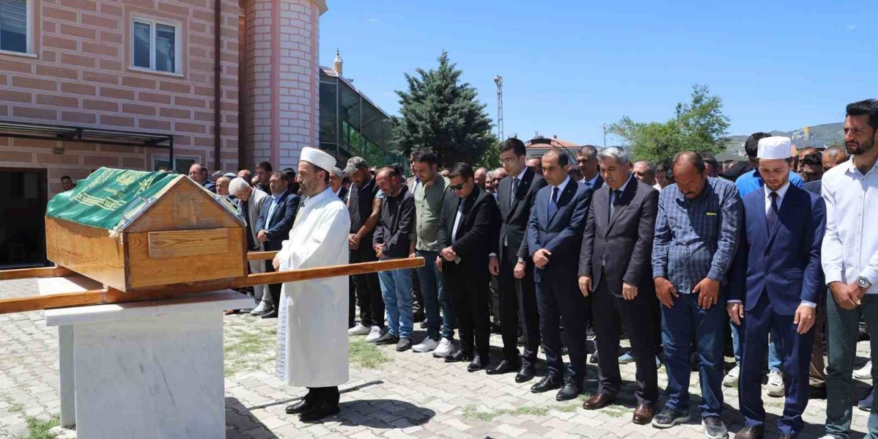 Trafik Kazasında Hayatını Kaybeden Köy Muhtarı Son Yolculuğuna Uğurlandı