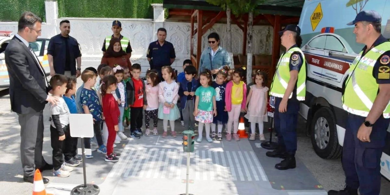 Kulu’da Jandarmadan Anaokulu Öğrencilerine Trafik Eğitimi