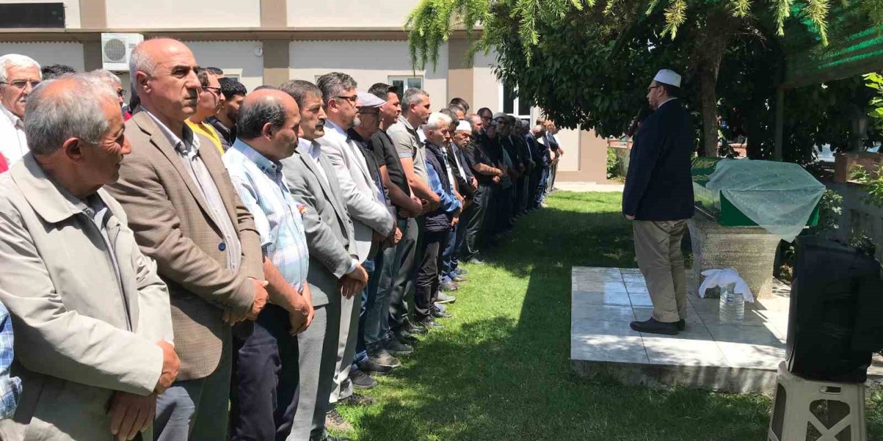 Oğlu Tarafından Benzin Dökülerek Yakılmıştı, Son Yolculuğuna Uğurlandı